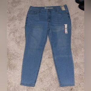 Blue Skinny Jeans with Tapered Legs